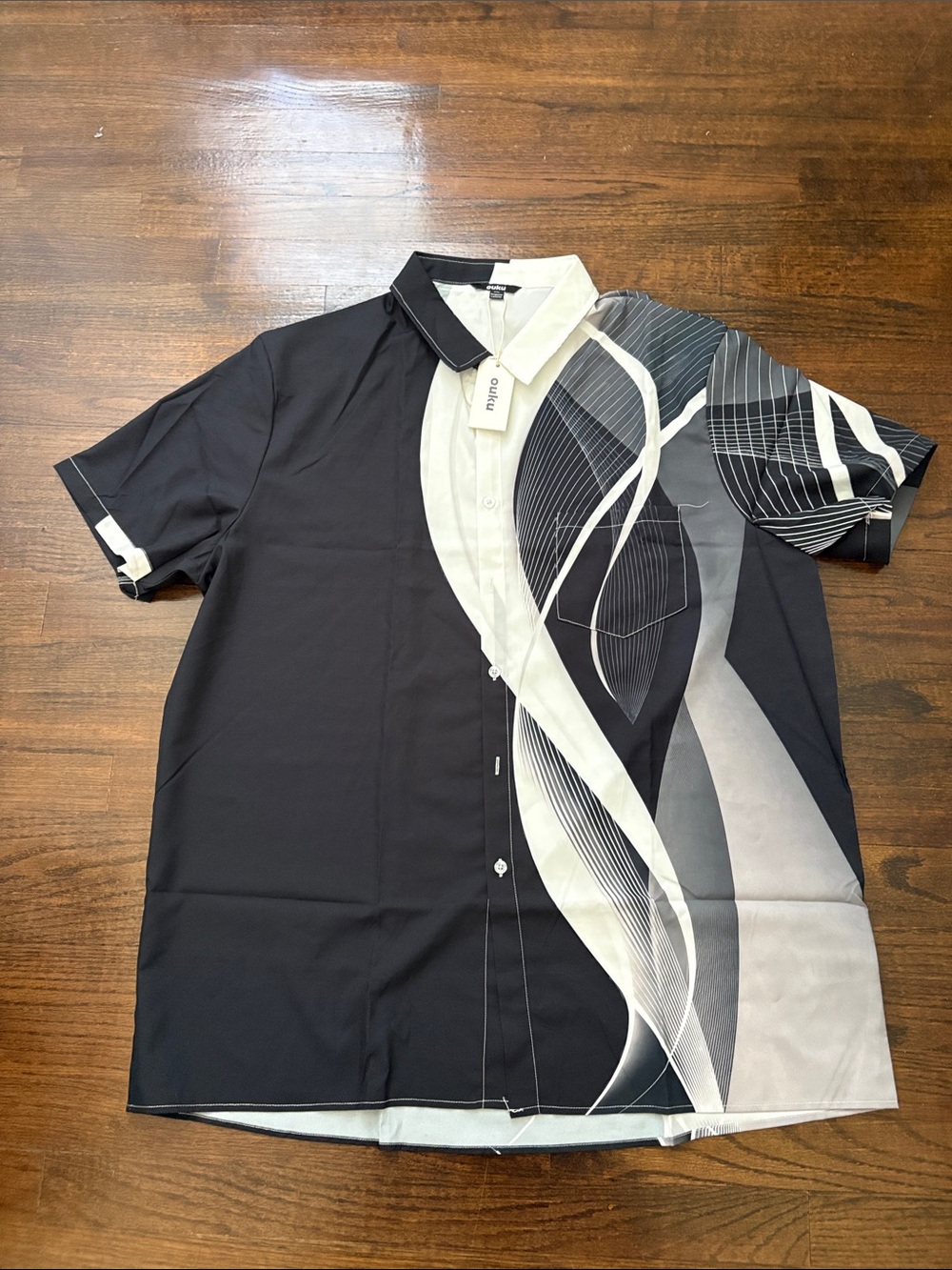 Mens’s Modern Black & White Short-Sleeve Button-Down Shirt by